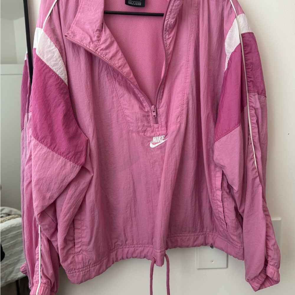 Nike Pink Bomber Jacket Retro-Inspired Lightweight